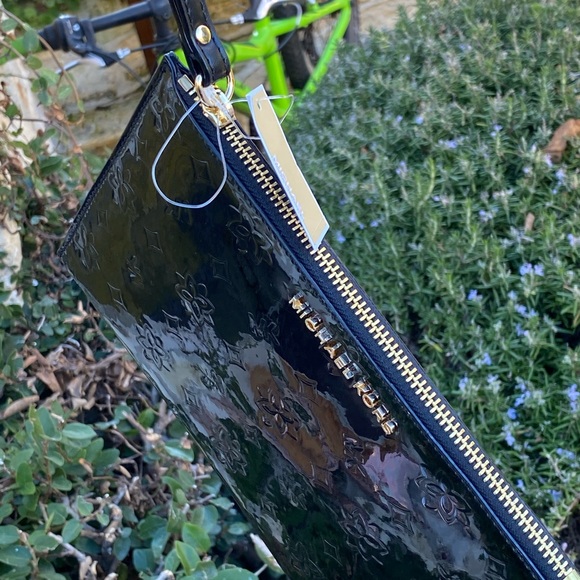 NWT Michael Kors Metallic signature wristlet - Picture 8 of 8